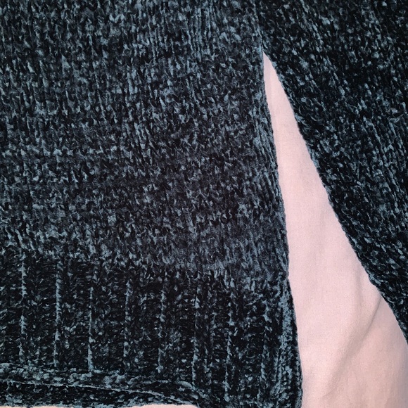 Green sweater - Picture 2 of 3